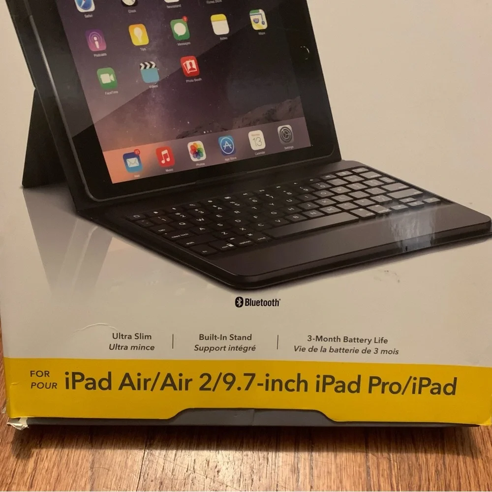 ZAGG Messenger Folio Non-Backlit Tablet Keyboard Case for 9.7-inch iPad